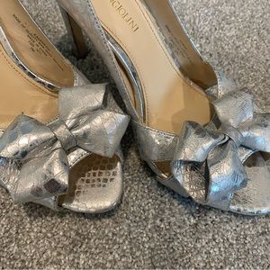 Silver bow heels by enzo angiolini size 6